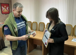 Таловских школьников, победивших в поэтическом конкурсе, наградил Дмитрий Певцов