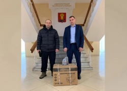 Жители Панинского района участникам СВО передали бензиновый электрогенератор