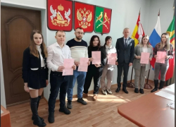 Молодые семьи Таловского района получили сертификаты на жилье