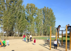 В Таловском районе общественники обустроили детскую площадку