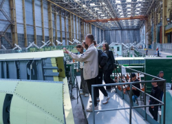 Петровские школьники побывали на авиационном заводе