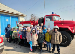 В Таловском районе школьники посетили местную пожарную команду