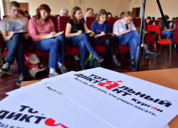 В Анне прошло награждение отличниц «Тотального диктанта»