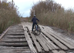 Жители Аннинского района жалуются на прогнивший мост и бездействие чиновников