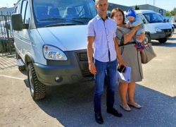 Многодетной семье из Таловского района подарили новый автомобиль