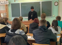 В Панинской школе прошёл «Диалог со священником»