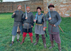 Бобровские реконструкторы приняли участие в фестивале «Сабуровская крепость»