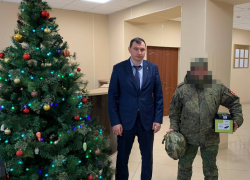 Глава Панинского района передал гуманитарный груз бойцу СВО