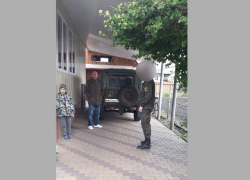 В Панино местный житель передал военным УАЗ