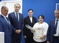 В панинском селе Красный Лиман открыли обновленное почтовое отделение