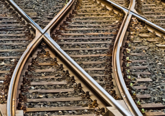 В Бобровском районе поезд столкнулся с грузовиком