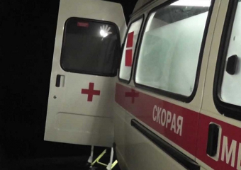 30-летний мужчина погиб под колесами автомобиля в Панинском районе