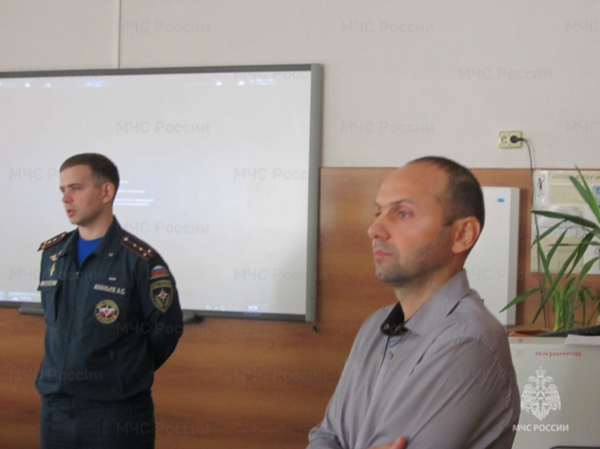 Для аннинских студентов провели открытый урок по пожарной безопасности