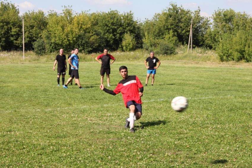 В Панинском районе сотрудники УИС сыграли в футбол