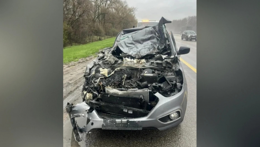 В Бобровском районе в ДТП с фурой пострадали три человека