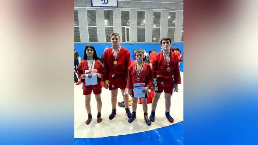 Самбисты из Таловского района завоевали 10 медалей на турнире в Липецке