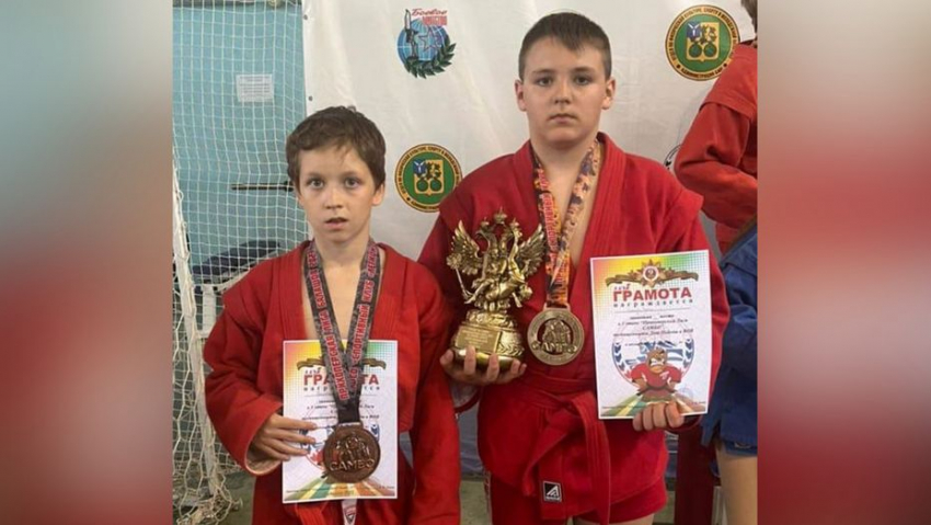 Таловские самбисты завоевали две медали на межрегиональном турнире
