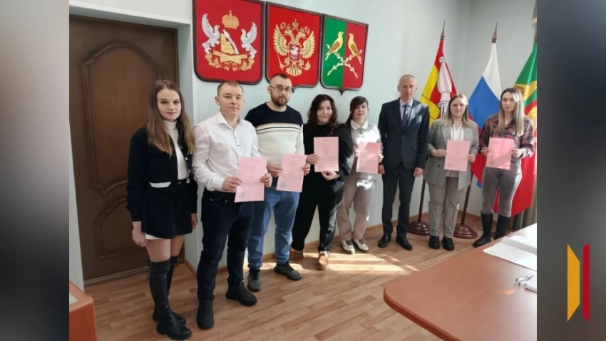 Молодые семьи Таловского района получили сертификаты на жилье