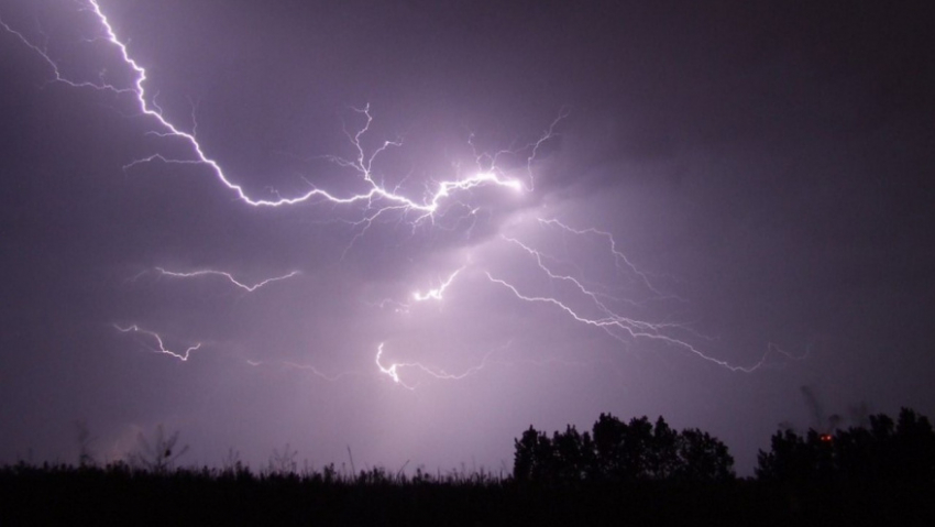 В 11 районах Воронежской области отключился свет из-за непогоды