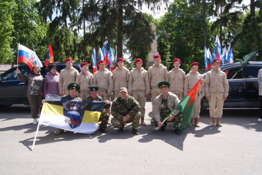 В Бобровском районе прошли два автопробега с участием военной техники