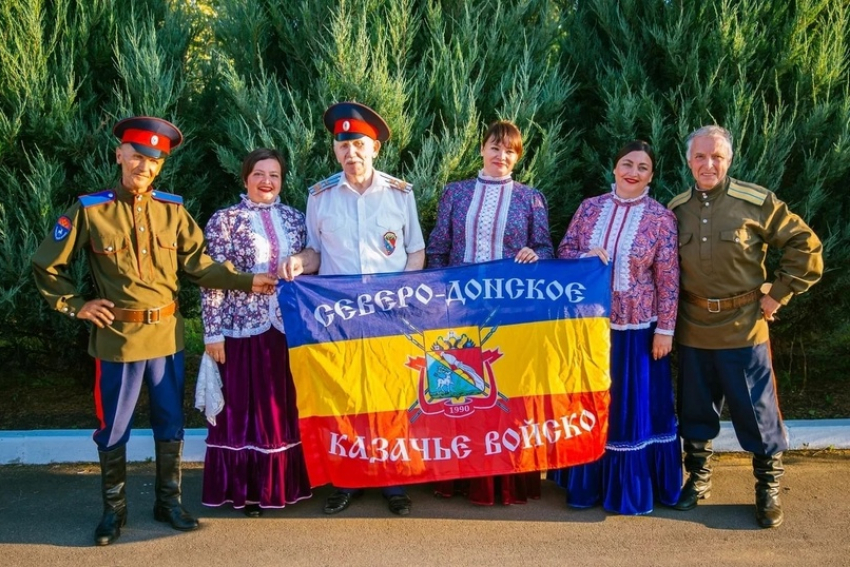 Выступление Таловского ансамбля «Кладезь» отмечено войсковым атаманом Виктором Галушкиным