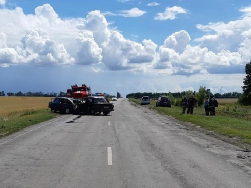 Два водителя погибли в лобовом столкновении ВАЗов в Таловском районе