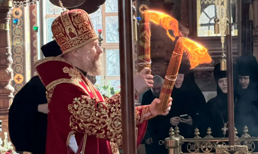 В Воронежскую область привезли Благодатный огонь