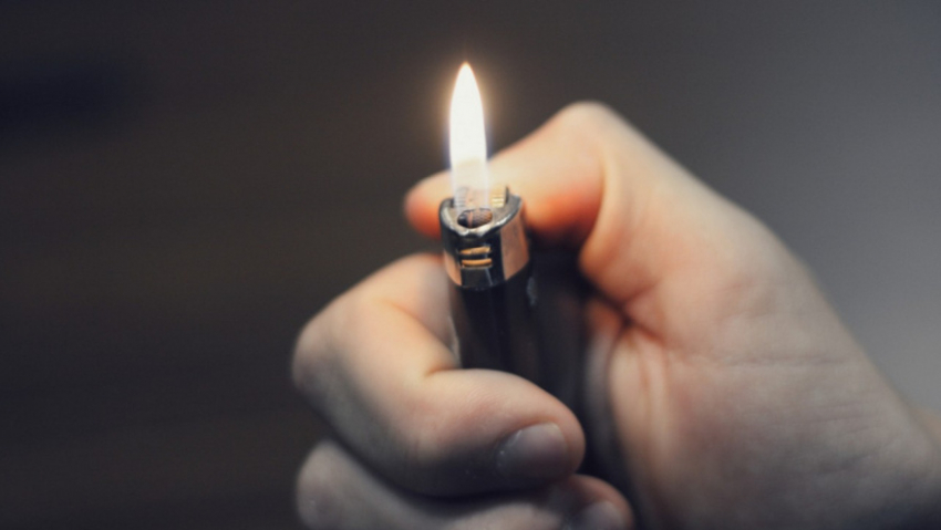 В Бобровском районе пенсионерка подожгла волосы знакомой