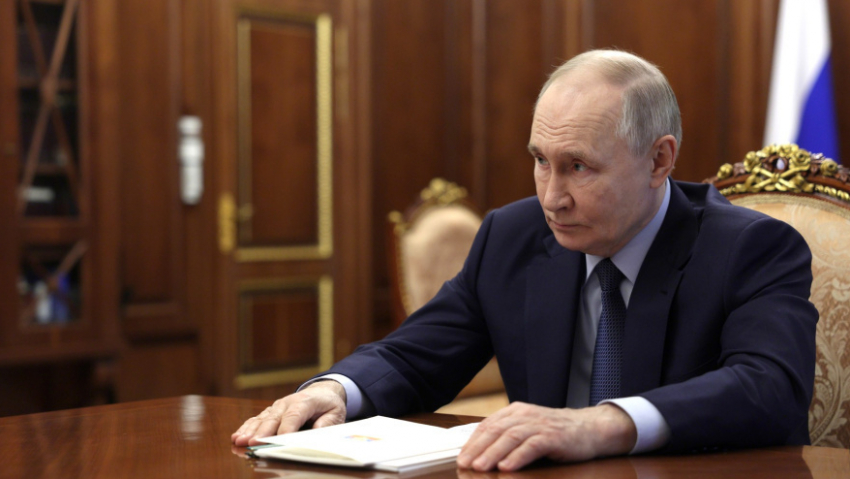 Владимир Путин наградил руководителя агропредприятия Бобровского района