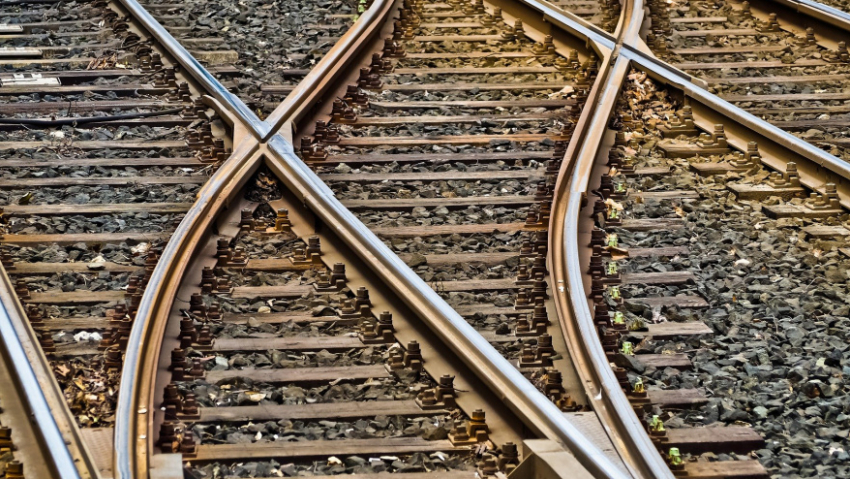 В Бобровском районе подростка насмерть сбил поезд