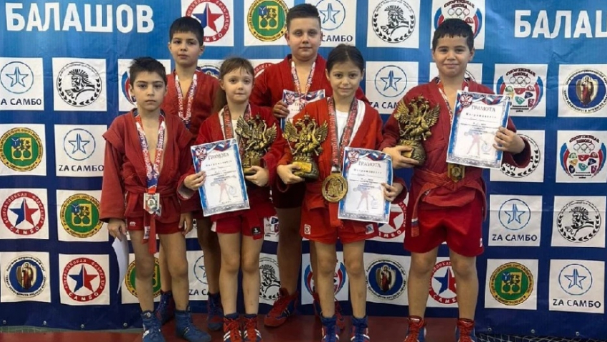 Таловские самбисты приняли участие в соревнованиях в Саратовской области