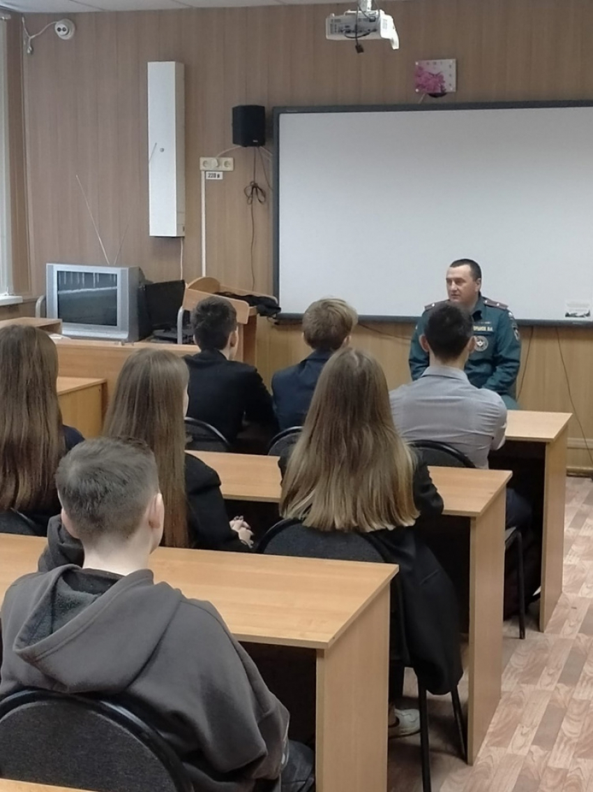 Со школьниками Панинского района провели беседу о техногенных авариях и катастрофах