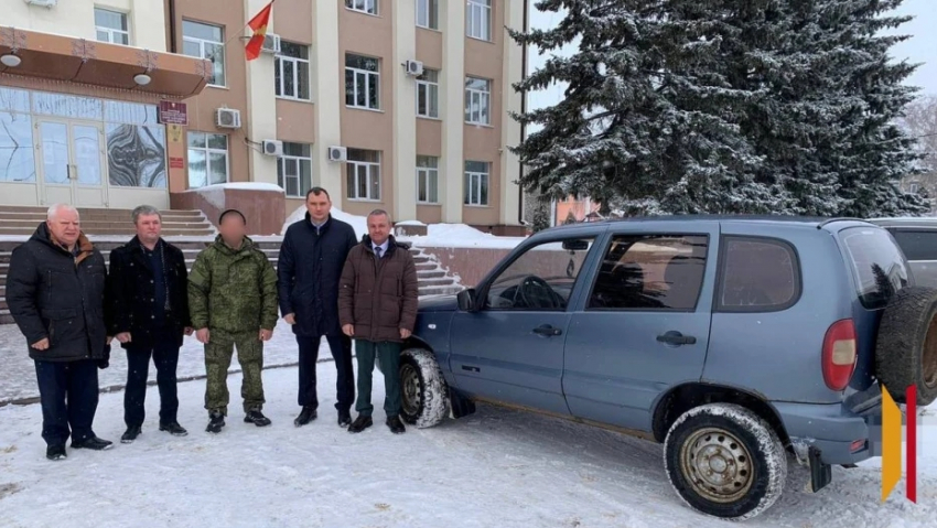 Жители Панинского района передали в зону СВО автомобиль
