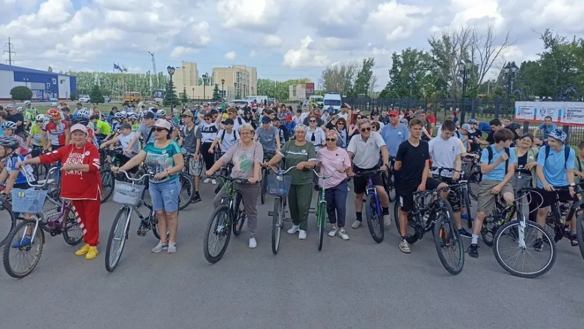 В Боброве масштабно отметили 1 июня