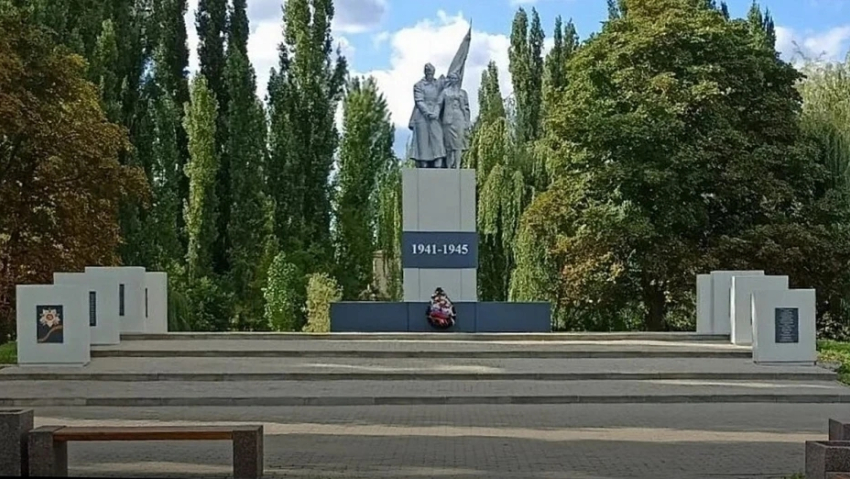 В Таловском селе Бирюч отреставрировали памятник воинам-односельчанам