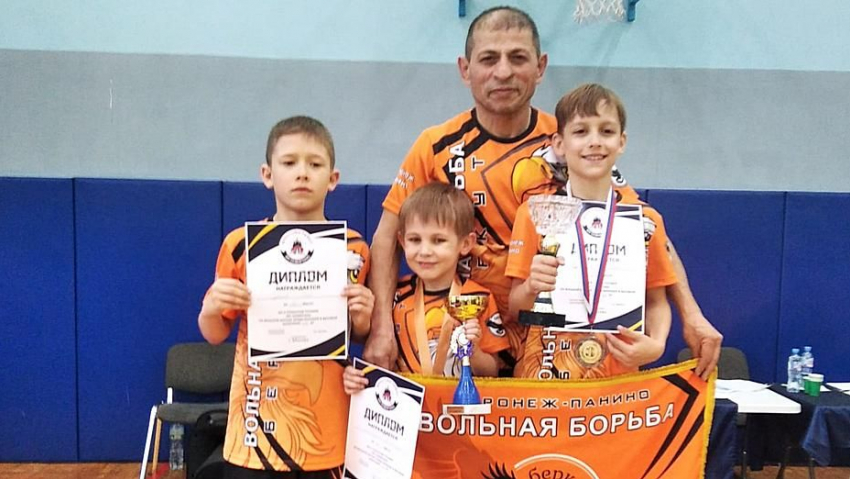 Панинский борцы завоевали бронзовые медали на турнире в Москве