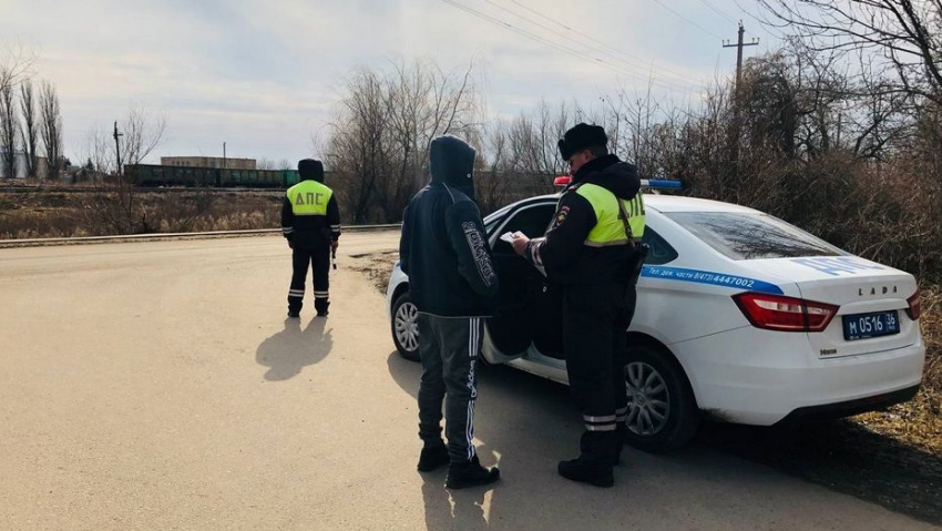 В Панинском районе сотрудники ГИБДД выявили злостного неплательщика штрафов