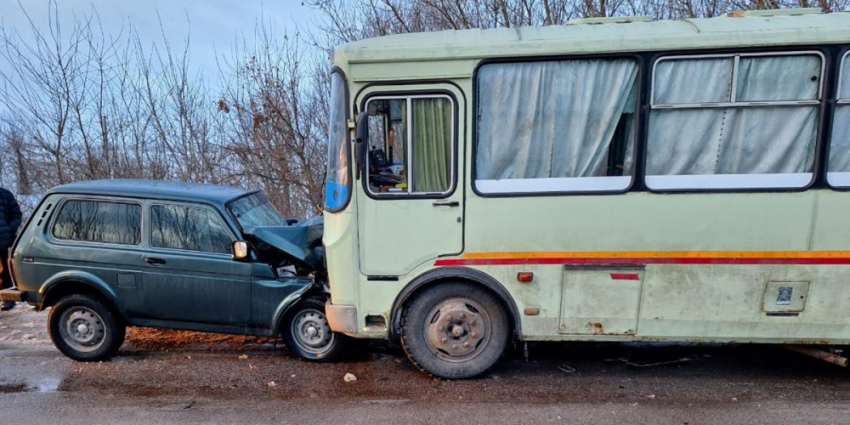 Житель Аннинского района получил травмы в ДТП с автобусом