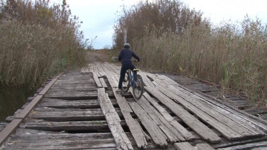 Жители Аннинского района жалуются на прогнивший мост и бездействие чиновников