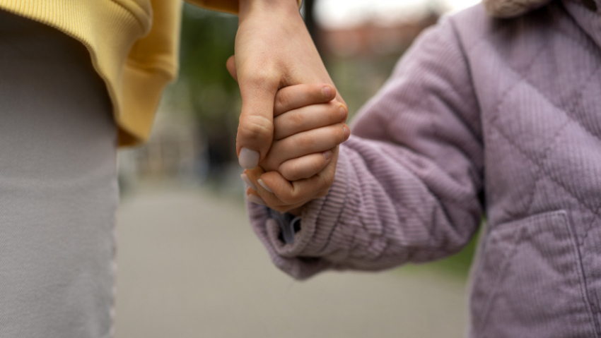 В Бобровском районе бывшей наркоманке помогут восстановить права на 4 детей