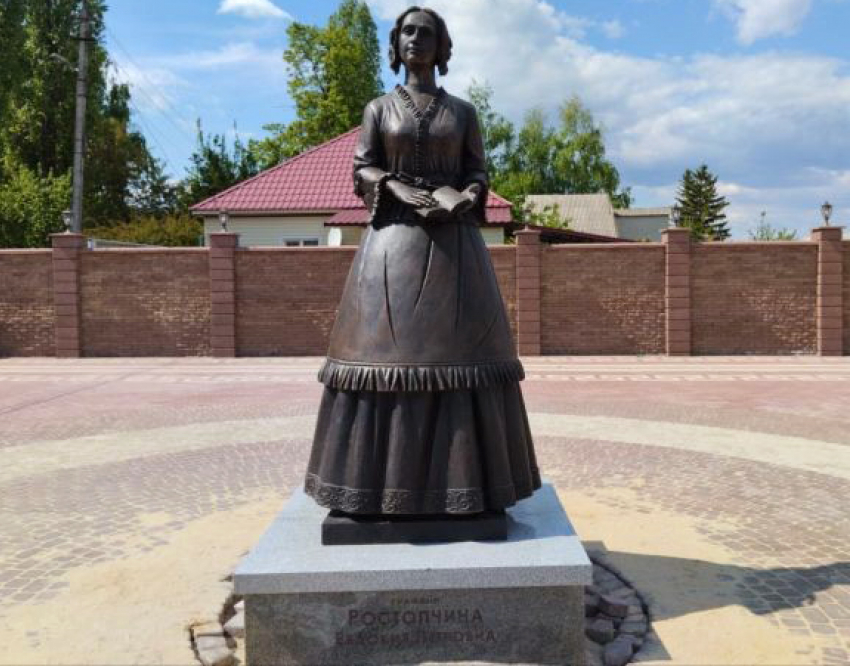 В Анне установили памятник графине, которая написала продолжение «Горе от ума»