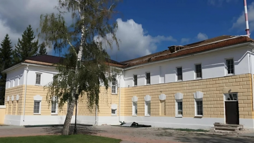 На ремонт Хреновской школы наездников направили дополнительные средства