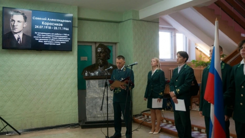 В Хреновском лесном колледже Бобровского района открыли памятную доску