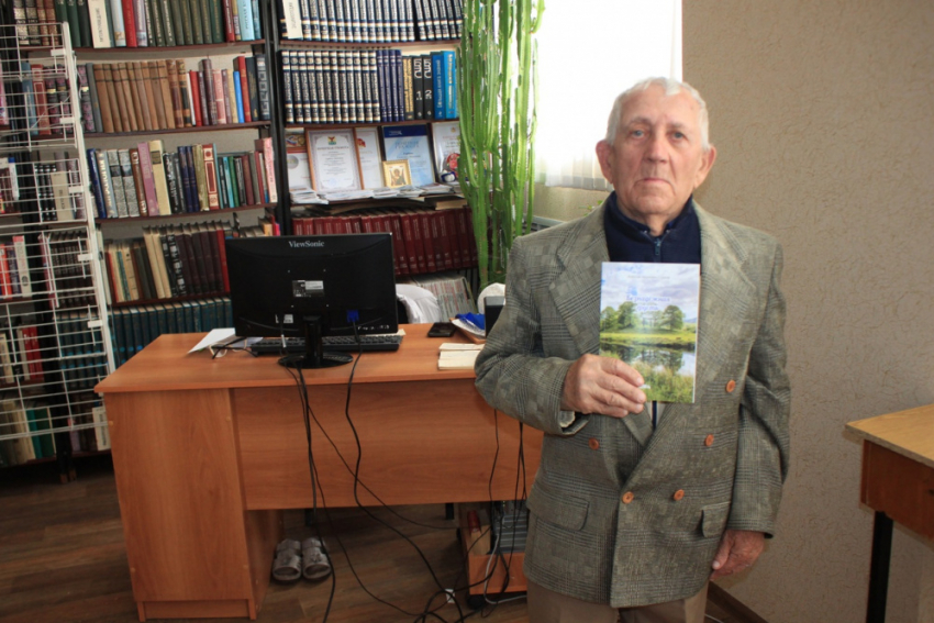 Панинский поэт издал 12-й сборник стихов