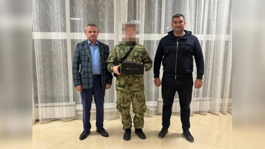 Жители Панинского района передали тепловизор участнику СВО