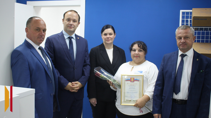 В панинском селе Красный Лиман открыли обновленное почтовое отделение