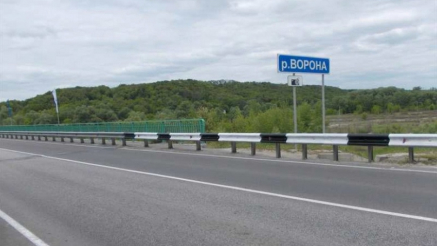 В Воронежской области ограничили движение по мосту через реку Ворона