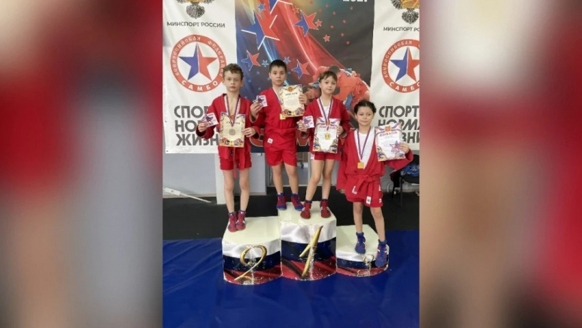 Таловские самбисты приняли участие в открытом первенстве в Нововоронеже