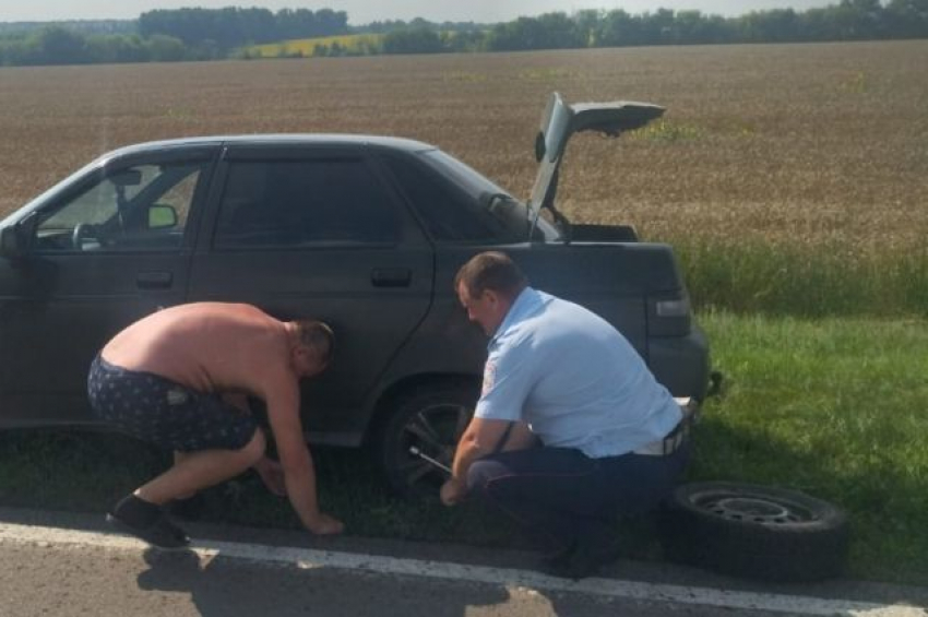 В Эртильском районе сотрудники ДПС оказали помощь автомобилисту