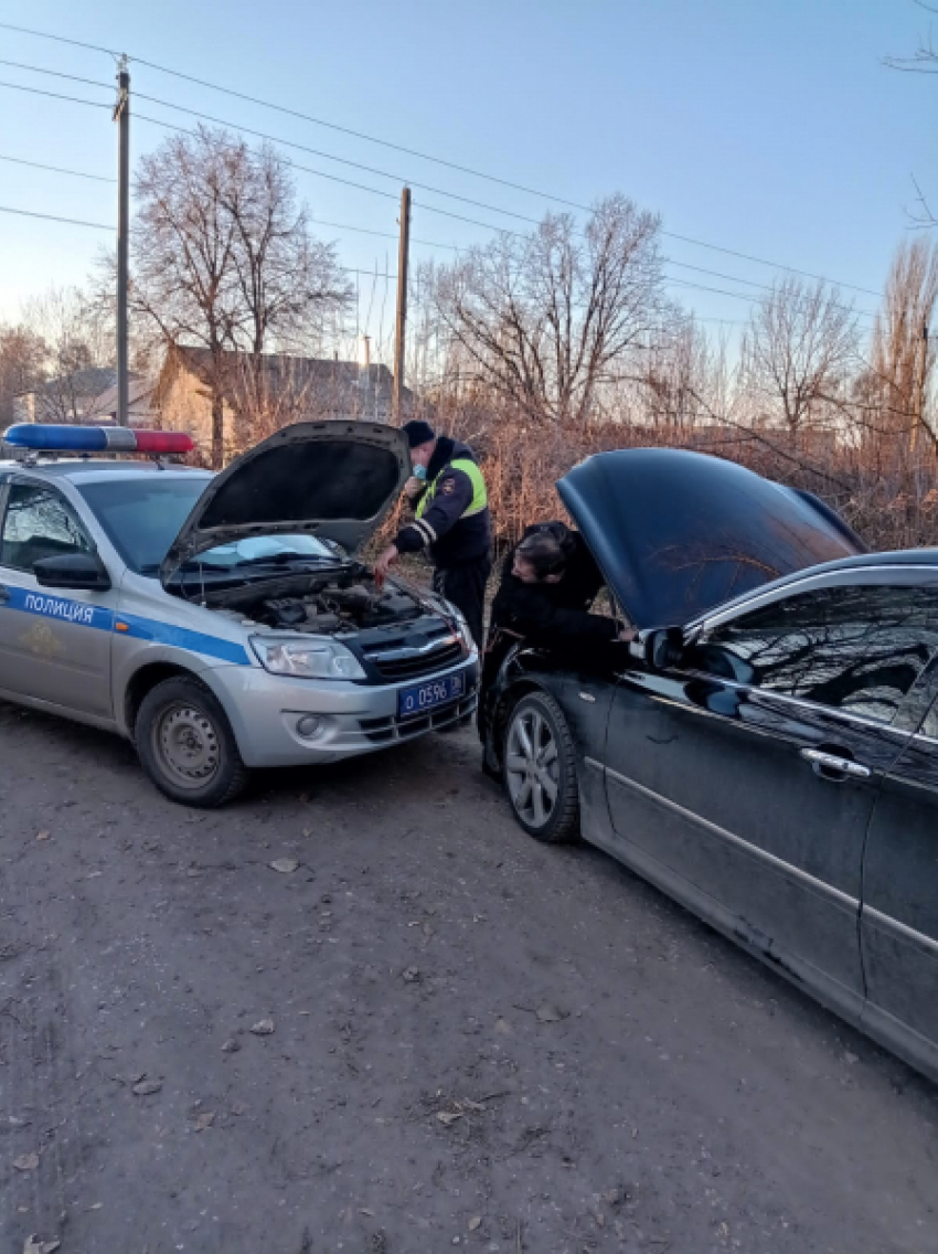 В Эртиле сотрудники ДПС помогли автомобилисту из Абхазии